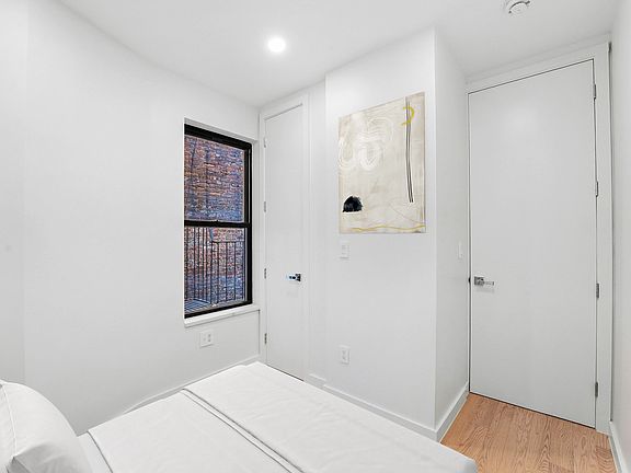 4th image of 159 Prince St APT 19