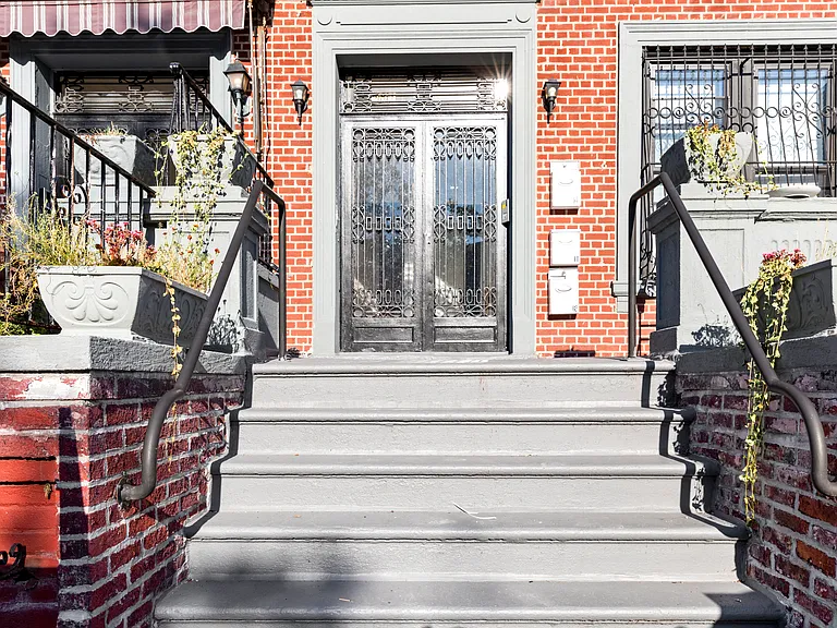 281 Buffalo Ave #2 — Photo 2