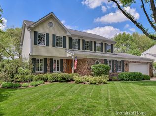 1932 Somerset Ln, Wheaton, IL 60189