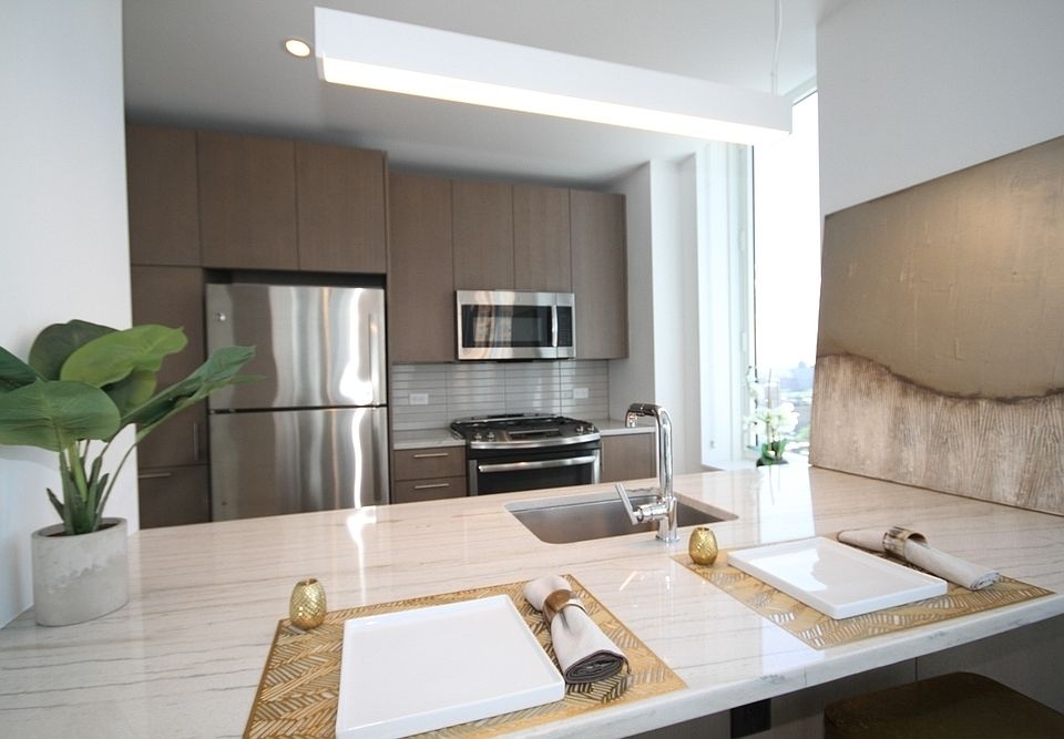 1st image of 86 Fleet Pl APT 8P