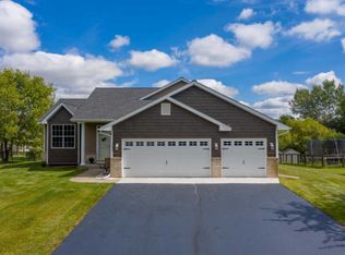 7954 Henry Ln, Lino Lakes, MN 55014