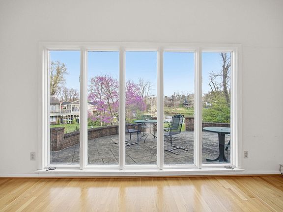14th image of 2044 Manor Dr