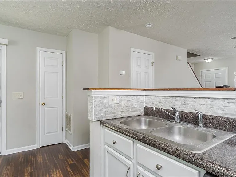 5765 Ridge Stone Way — Photo 9