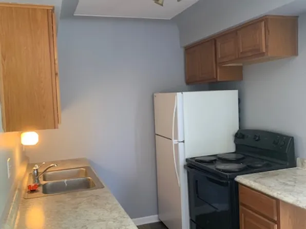 415 E Mill St #8, Capac, MI 48014