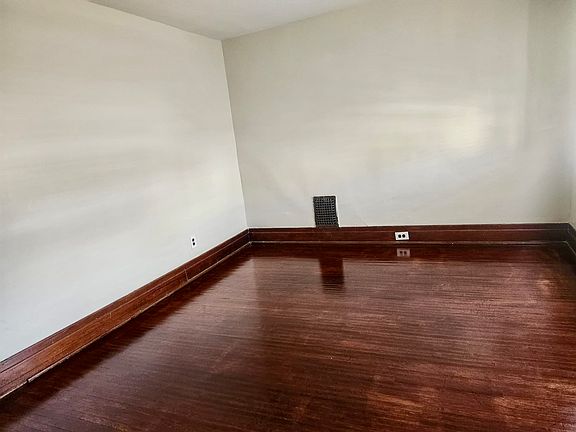 2nd image of 11 Verdun Ave