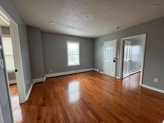 2nd image of 910 Dixwell Ave #2RR