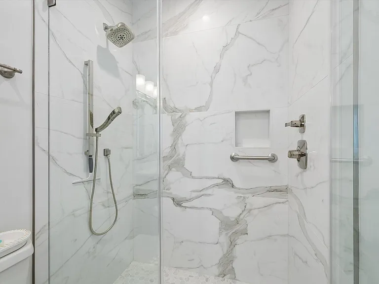 351 Lakeside Ln #201 — Photo 25