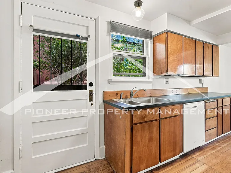 2503 Benton St — Photo 11