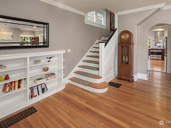 3rd image of 407 N Yakima Avenue W