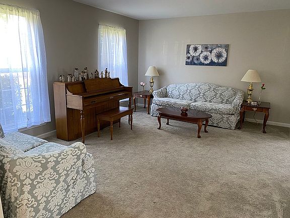 3rd image of 229 Glenfield Ln