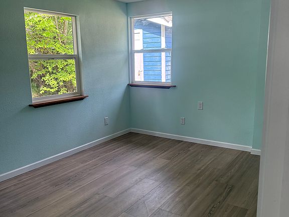 5th image of 3249 78th Ave SE Unit 2