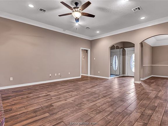 5th image of 4731 Tiffany Park Cir