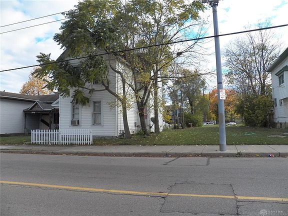 3rd image of 844 Xenia Ave