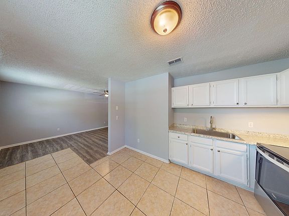 5th image of 713 Northpoint Cir N
