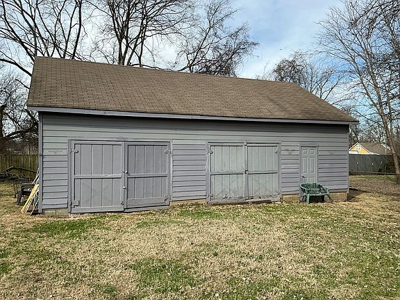 2nd image of 411 Marwood Ct