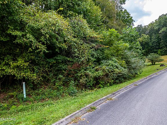 5th image of 218 Quiet River Ln