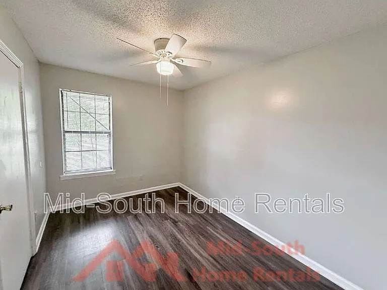 3829 Walsingham Dr — Photo 13