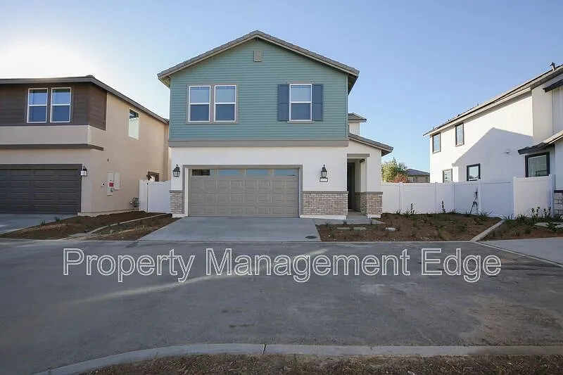 3 bed, 2.5 bath, 1860 sqft, $3,100 — Photo 1