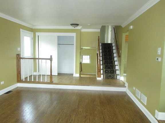 4th image of 10033 Menard Ave