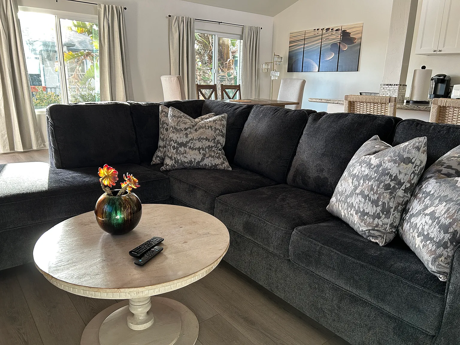 2 bed, 950 sqft, $4,500 — Photo 4