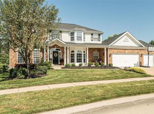 561 Crown Pointe Estates Ct, Ballwin, MO 63021