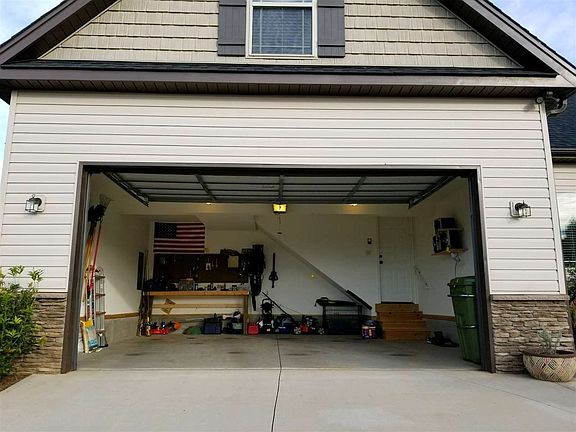 2nd image of 409 Isabella Dr