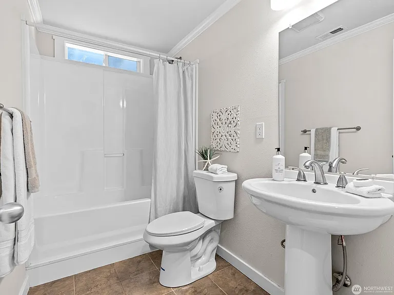 9528 Woods Pl — Photo 17