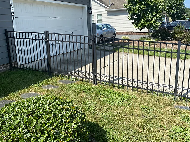 4221 Courtly Ln — Photo 36