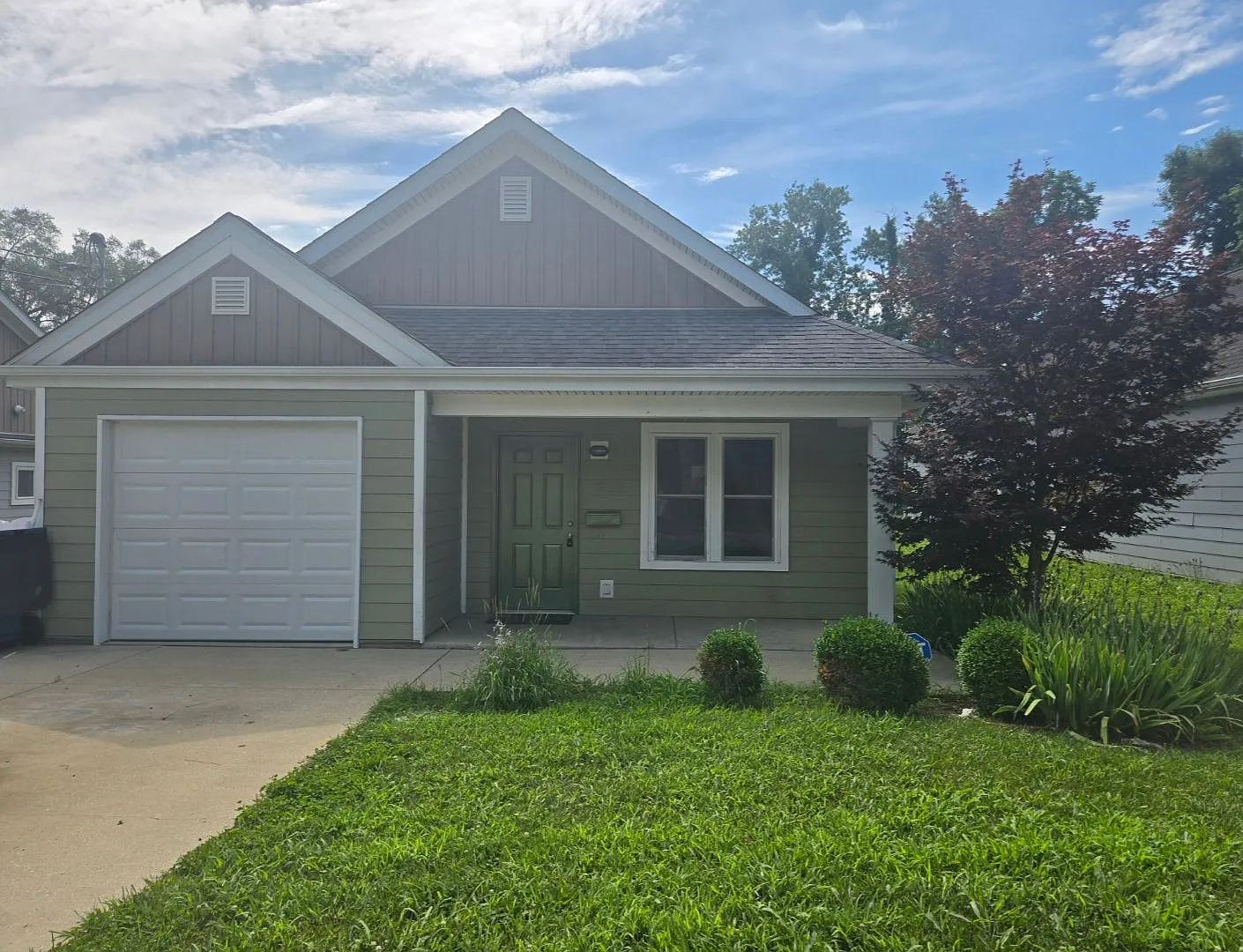 3 Bedroom Accessible Home In Alton — Photo 1