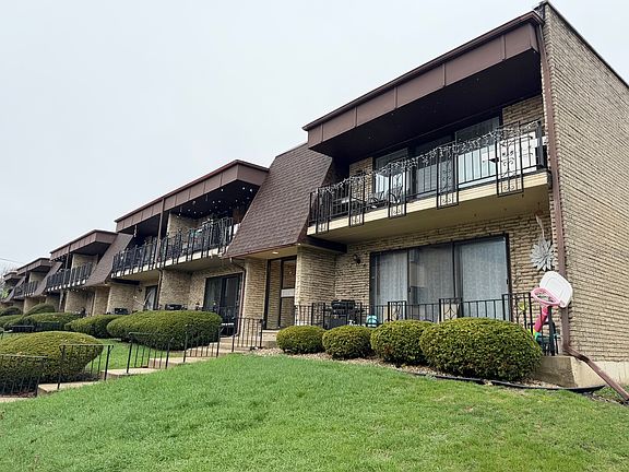 2nd image of 9111 S Roberts Rd APT 8A