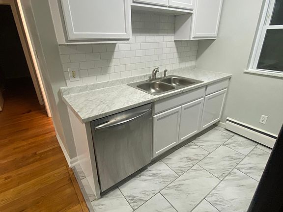 3rd image of 100 Clinton Springs Ave #2