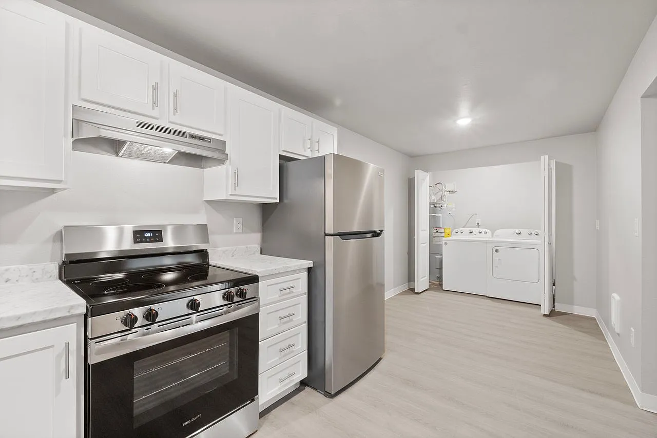 Chambers Crest Apartments — Photo 1