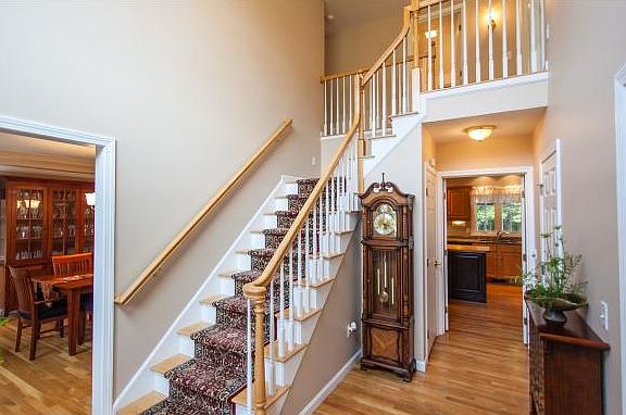 3rd image of 3 Buckingham Dr