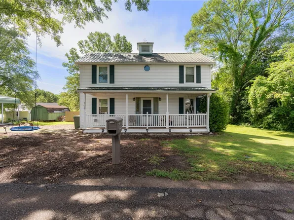 108 Tarrant St, Central, SC 29630