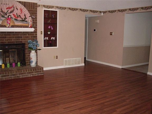 3rd image of 2410 Havenwood Dr
