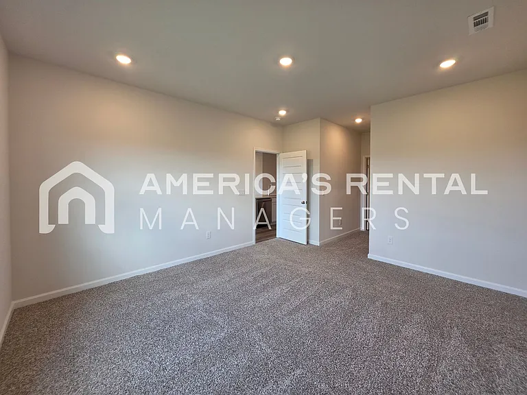 181 Keller Dr — Photo 42