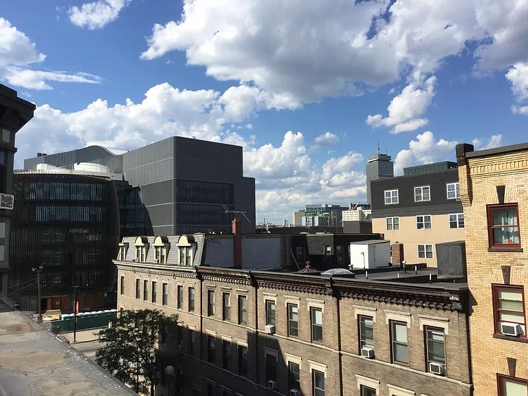 32 Cunard St #1 — Photo 1