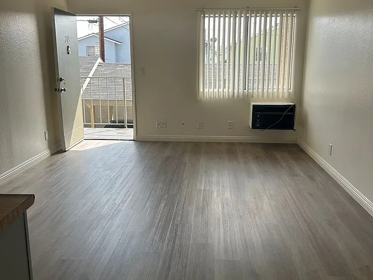 Lake Street Apartments — Photo 2