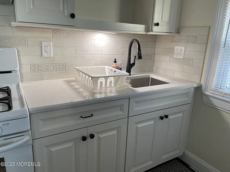 7 Webb Ave #2-W — Photo 9