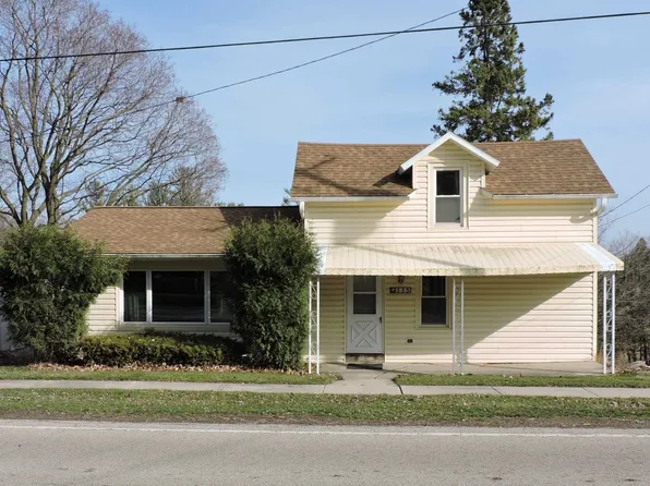 335 S River St, Lowell, WI 53557