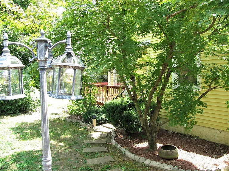 1315 Saturn Dr — Photo 2