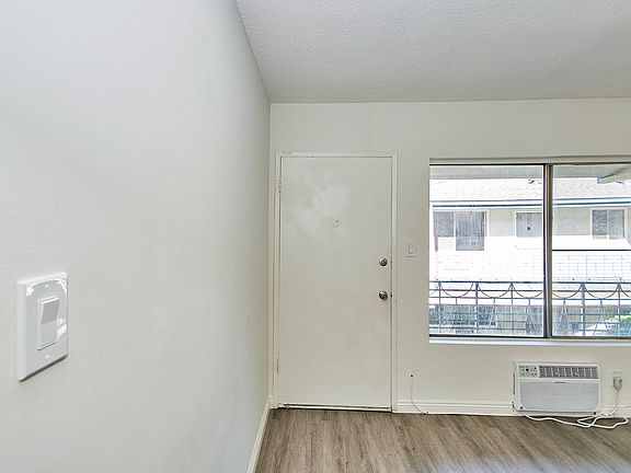 4th image of 1024 S Atlantic Blvd APT 11