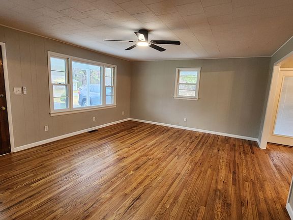 5th image of 1492 E Williamsburg St