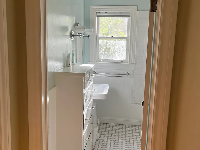 800 N Orange Grove Ave — Photo 16