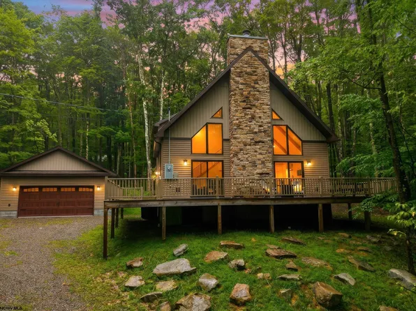 533 Windflower Dr, Terra Alta, WV 26764