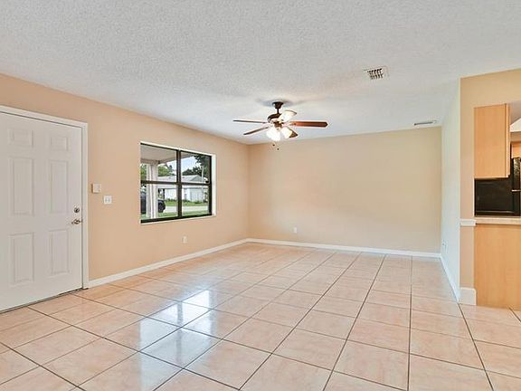 3rd image of 12268 Delaware Woods Ln