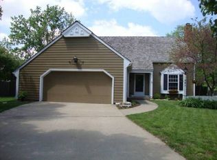 361 Woodlawn Mnr, Lawrence, KS 66049