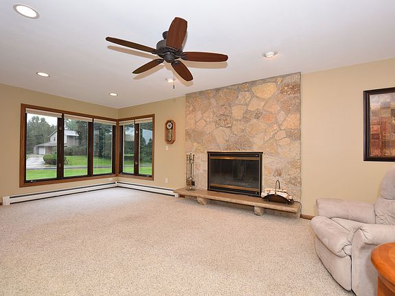 Huge Great Room with FP