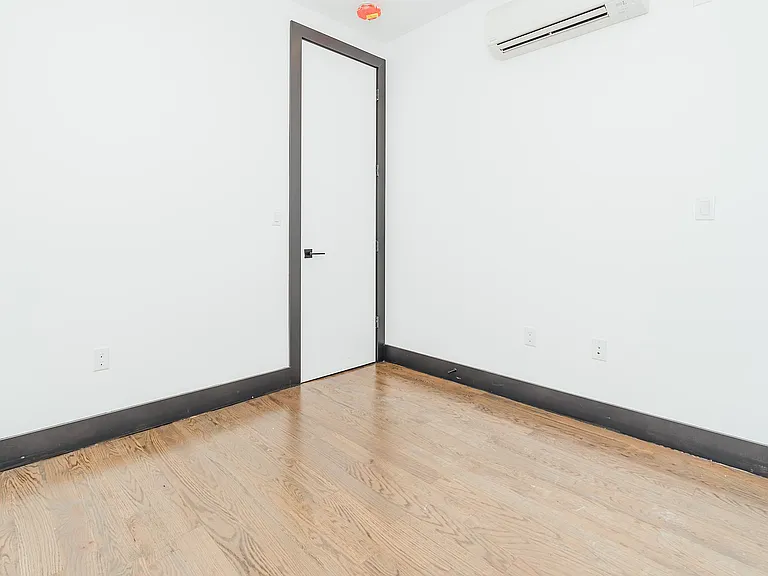 277 Evergreen Ave #1B — Photo 5