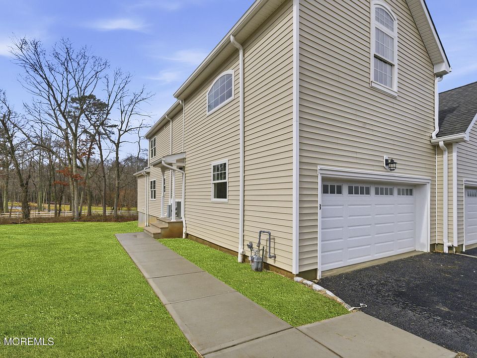 1st image of 10 Remington Court